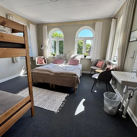 & Hotel *